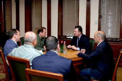 وزير الدفاع الأرميني دافيت تونويان يستقبل قائد مقر العمليات الخاصة بحلف الناتو كولين كيلرين 