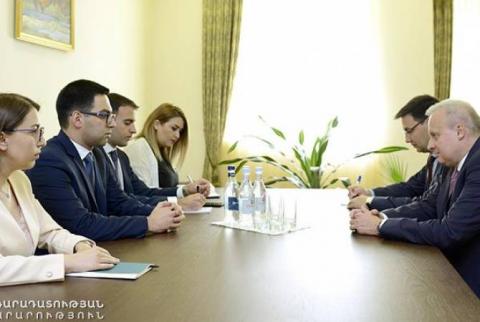 Le ministre de la Justice a reçu l’ambassadeur de Russie en Arménie
