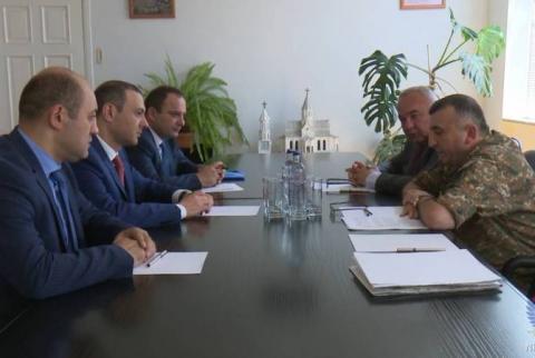 Le ministre de la Défense d’Artsakh a reçu le Secrétaire du Conseil de sécurité d’Arménie