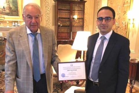 Deputy PM Avinyan meets with famous ethnic Armenian philanthropist Aso Tavitian