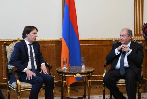 Le président Armen Sarkissian a reçu la délégation de la société française Arterail