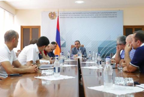 Տիգրան Խաչատրյանը քննարկել է թեթև արդյունաբերության զարգացման հնարավորությունները