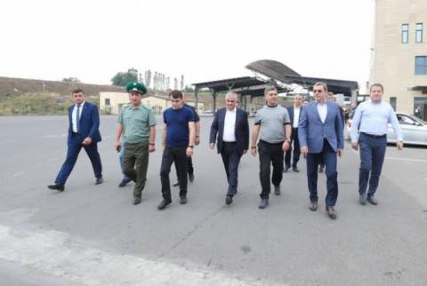 Вице-премьер Григорян, директор СНБ и председатель КГД были на Баграташенской таможне