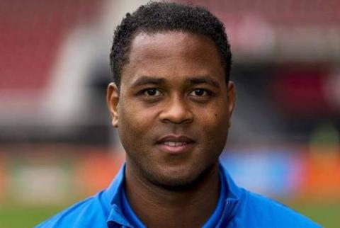 Patrick Kluivert revient au FC Barcelone