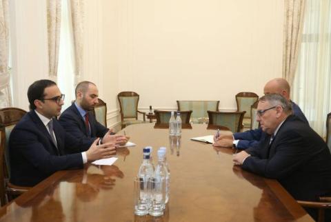 Armenian deputy PM holds meeting with new Czech Ambassador