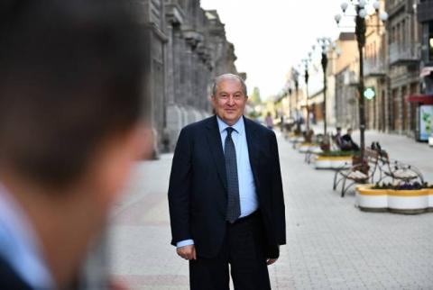 Le président Armen Sarkissian a fait une donation au programme Notre Gumri 