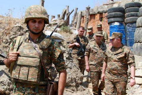 رئيس الأركان العامة للقوات المسلحة الأرمينية العماد أرتاك دافتيان يزور إحدى مواقع جيش آرتساخ