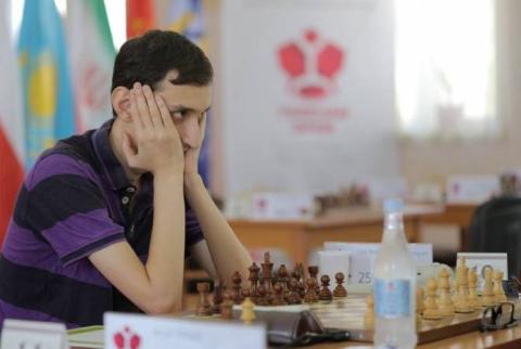 Ованнисян отстает от лидеров Рижского шахматного турнира на пол-очка