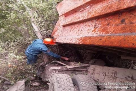 У  Чертова моста  грузовик  упал в ущелье на  300 м — пострадавших нет