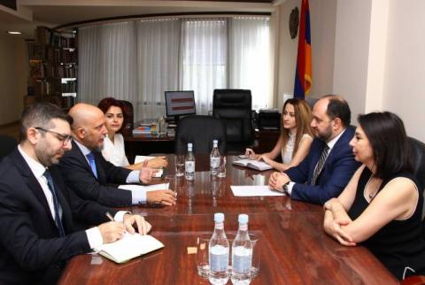  Arayik Haroutiounian a reçu l'Ambassadeur  d'Argentine Gonzalo Urriolabeitia