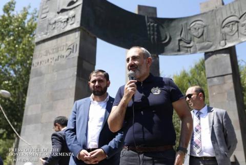 Nikol Pashinyan en visite à Djermouk