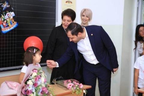 Սուրեն Պապիկյանը «Քվանտ» վարժարանում մասնակցել  է  ուսումնական տարվա մեկնարկին նվիրված միջոցառմանը