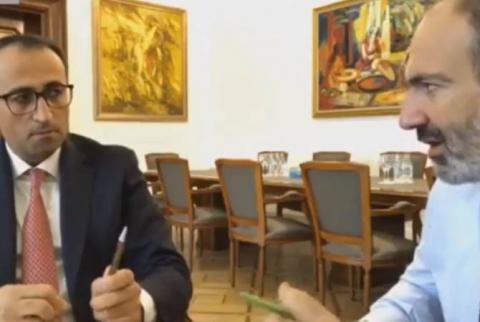 Pashinyan tient une rencontre de travail avec le ministre de la Santé