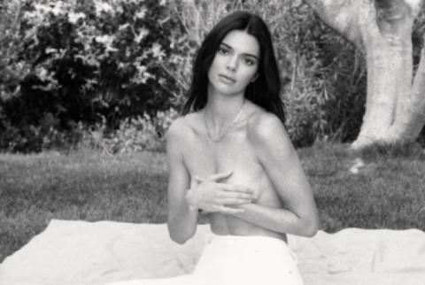 Кендалл Дженнер сфотографировалась для рекламы бренда одежды Kendall + Kylie 