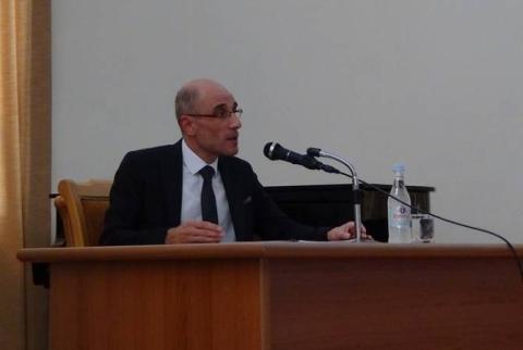 Հրաչյա Սարիբեկյանը դասախոսությամբ անդրադարձավ ընթերցանության եղանակների զարգացմանը