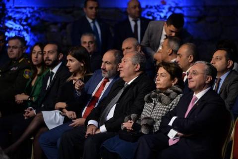 رئيس الجمهورية أرمين سركيسيان ورئيس الوزراء نيكول باشينيان يحضران الحفل الموسيقي «الحوار الثقافي»
