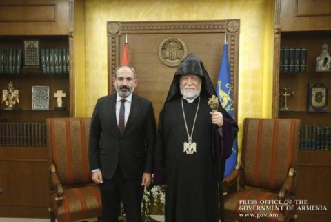 Никол Пашинян направил телеграмму  соболезнования Католикосу Араму  I по случаю смерти   матери