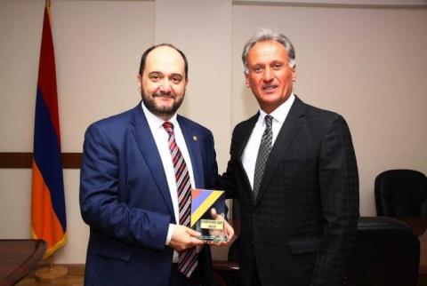 Նախարար Արայիկ Հարությունյանն ընդունել է Եվրոպայի ռեկորդակիր Ռոբերտ Էմմիյանին