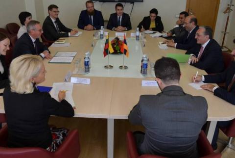 Armenian FM visits Lithuania’s ministry of economy and innovation in Vilnius