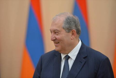 President Sarkissian awards medals to group of police servicemen on occasion of Independence Day