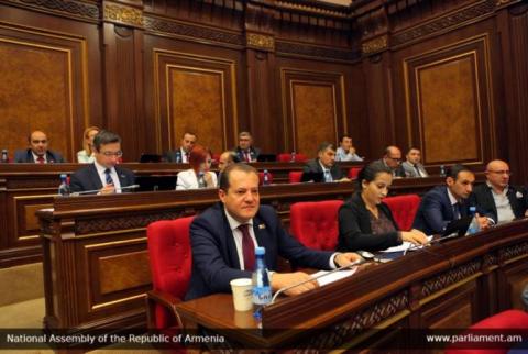 ԼՀԿ-ն նախագծի քվեարկությունից առաջ 20 րոպե ընդմիջում վերցրեց