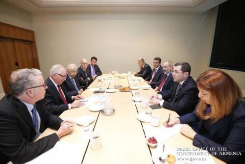 PM Pashinyan meets with group of experts of international relations in New York