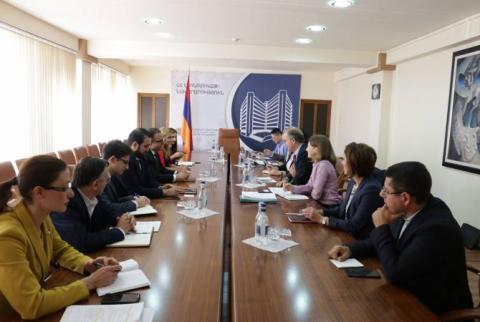 Armenian economy minister, IMF delegation discuss structural reforms