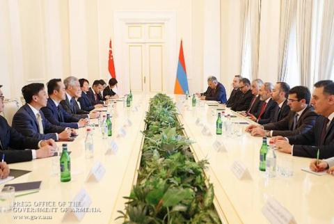 Armenian, Singaporean prime ministers discuss development of relations 