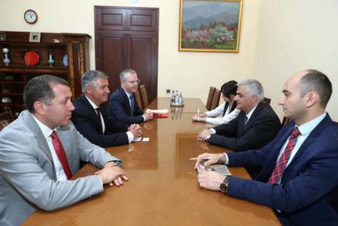 Փոխվարչապետ Գրիգորյանը հրաժեշտի հանդիպում է ունեցել ԱԶԲ գրասենյակի ղեկավար Ռոզենթալի հետ