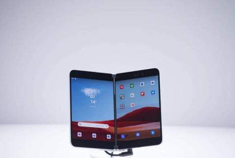Microsoft представила складной смартфон на Android