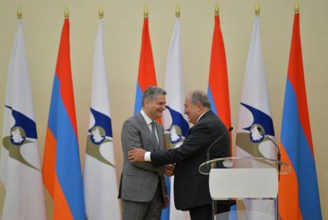 Armenian President congratulates state, public figures awarded for contribution to EAEU development