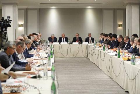 PM Pashinyan says economic revolution is a dialogue between public and private sectors