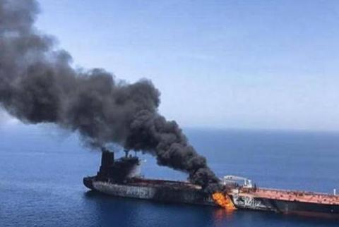 МИД Ирана заявил об утечке нефти из-за атаки на танкер в Красном море