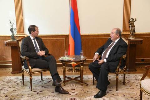 Le Président Sarkissian a reçu le fondateur de la société «Schneider Group»