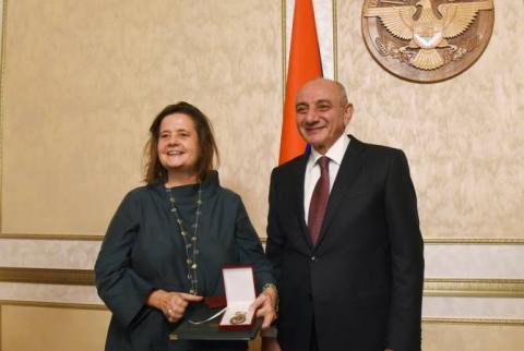 President of Artsakh awards Medal of Gratitude to ex-head of Brussels Francophone Parliament 