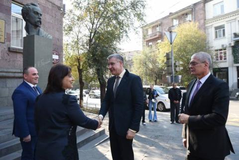 Ռումինիայի արքայազնը հանդիպել է Վ. Բրյուսովի անվան պետական  համալսարանի ուսանողների հետ 