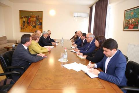 ՏԿԵ նախարարը ՀԲ պատվիրակությանը հետ քննարկել է Սոցիալական ներդրումների և տեղական զարգացման ծրագիրը