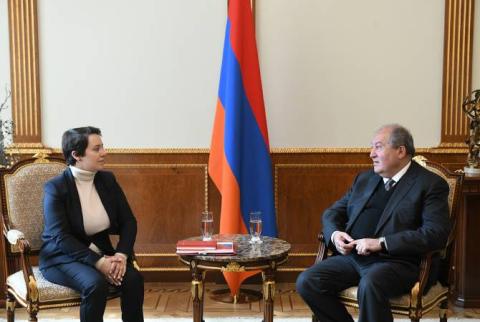 President Sarkissian holds meeting with PwC delegation 