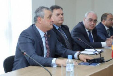Հայոց ցեղասպանության բանաձևը պատմական արդարությանն ուղղված քայլ է. ԱԳ փոխնախարարն՝ ԱՄՆ պաշտոնյային