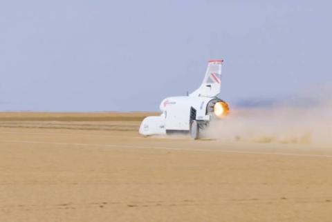 Болид Bloodhound LSR разогнался до 790 км/ч