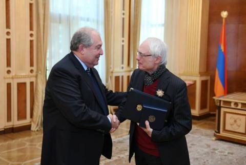 President hands over 1st degree Order for “Services to the Motherland” to composer Mansuryan