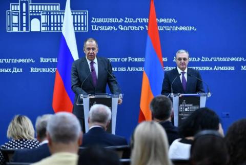 Conférence de presse conjointe  de Zohrab Mnatsakanian et Sergueï Lavrov