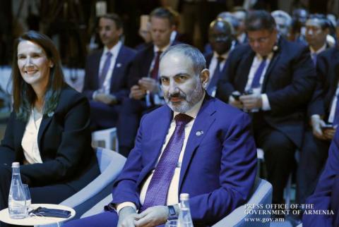 رئيس الوزراء الأرميني نيكول باشينيان يشترك في منتدى باريس الثاني للسلام