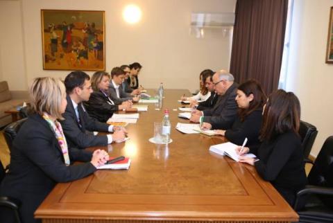 Նախարար Պապիկյանն ու ԳԴՀ պատվիրակությանը քննարկել են ենթակառուցվածքների ծրագրերին առնչվող հարցեր