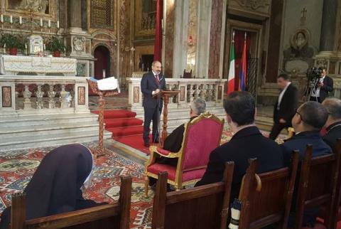 Le Premier ministre Nikol Pashinyan visite l'Église catholique arménienne Saint-Nicolas et le Collège Levonian à Rome