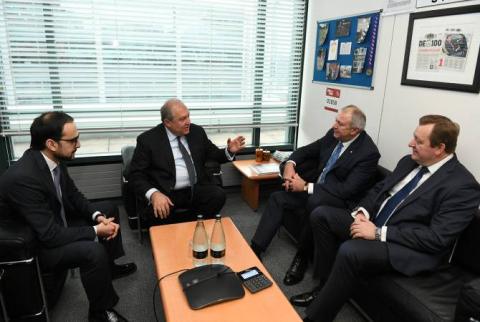 President Sarkissian meets with Belarus’s PM in the sidelines of EBRD summit