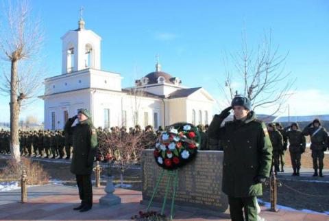 Военнослужащие ЮВО в Армении почтили память жертв Спитакского землетрясения