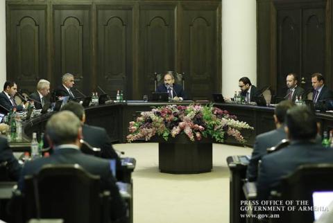Pasinyan a évoqué l'état actuel du système d'administration publique à la séance du gouvernement