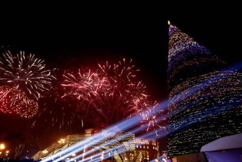 Nikol Pashinyan était présent à la cérémonie d'illumination du grand sapin de Noël
