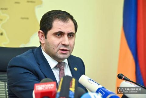 Conférence de presse du ministre de l'Administration territoriale et des Infrastructures Suren Papikian